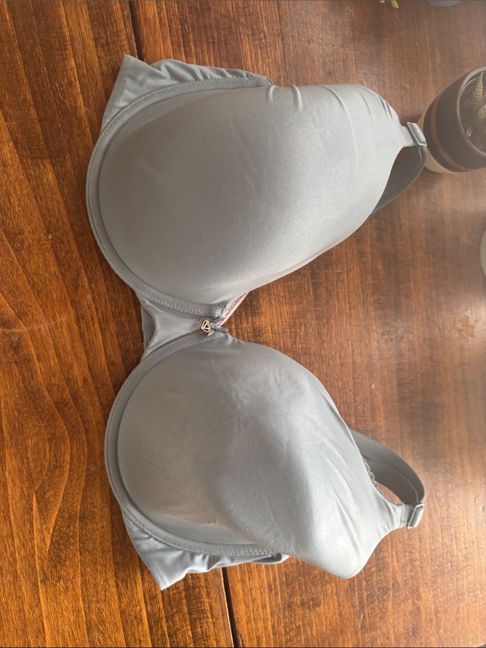 Victoria's Secret Light Gray / blue Padded T-Shirt Bra